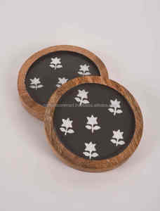 ชุดจานรองแก้วไม้คลาสสิก ผลิตจากวัสดุธรรมชาติอย่างประณีต เหมาะสำหรับการตกแต่งพื้นที่รับประทานอาหารที่บ้านให้ดูมีสไตล์ - Product Image 3