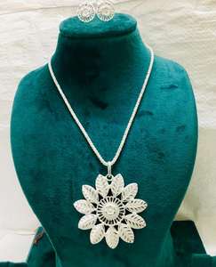 Boucles d'oreilles bohèmes vintage faites à la main en alliage de zircon pour femmes, design personnalisé, en laiton plaqué or - Product Image 6