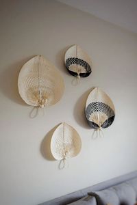 Éventail en feuille de palmier fait main, éventail en bambou, design en forme de feuille naturelle, parfait pour les fêtes, les mariages, cadeau décoratif écologique. - Product Image 1