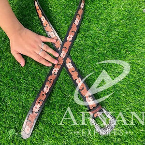 ดอกไม้สีขาวที่สวยงามมือแกะสลักหนังตะวันตกเข็มขัดหนังแท้ผู้ชายและผู้หญิงเข็มขัดดอกไม้มือทาสีเข็มขัดที่กําหนดเอง - Product Image 1