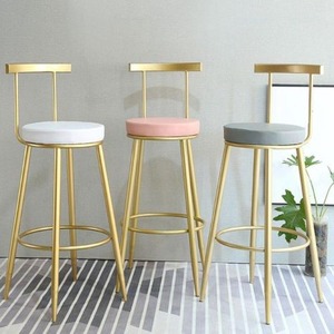 Taburete de hierro duradero para exteriores con acabado resistente a la intemperie, perfecto para balcones, patios, jardines y áreas de descanso junto a la piscina - Product Image 2