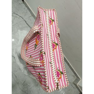 Sac à provisions en coton à imprimé floral fait à la main Grand sac à provisions Kantha Sac fourre-tout matelassé Cadeaux abordables pour femmes pour elle - Product Image 5