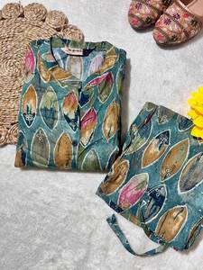 LANZAMIENTO NUEVO CASUAL WEAR HEAVY PREMIUM ALINE KURTI PLAZZO PAREJA DE TELA HEAVY RAYON - Product Image 4