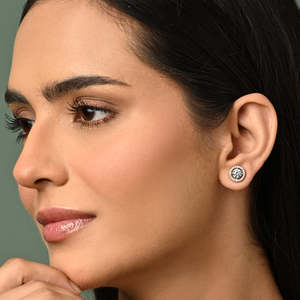 Achetez des boucles d'oreilles en argent sterling 925 de qualité supérieure pour femmes et filles, boucles d'oreilles à clous en or 14 carats et saphir en forme de goutte d'eau - Product Image 3