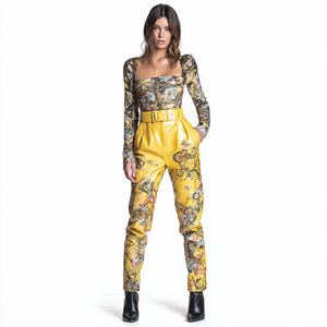 Pantalones amarillos de cuero por sublimación para mujer, pantalones de cuero a la moda con botones en la cintura, pantalones de cuero por sublimación para exteriores para mujer - Product Image 2