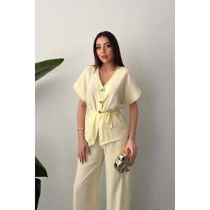 Conjunto de Dos Piezas Modal con Detalles de Botones Amarillos - Amarillo - Product Image 2