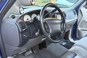 Ford F-150 SVT Lightning d'occasion 2003 en excellent état, prêt à être expédié - Product Image 3