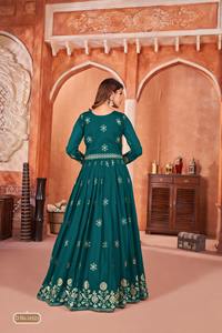 Vestido Anarkali de trabajo de secuencia de bordado de seda de Arte de diseñador por Fab Zone - Product Image 2