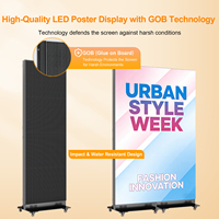 Afficheur LED numérique pliable de 80 pouces pour la publicité, P1.86 GOB, avec valise de transport, roues mobiles pour les salons professionnels