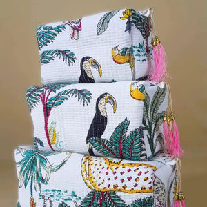 Bolsa de Aseo de Algodón Acolchada con Estampado de Bloques, Bolsa de Cosméticos Hecha a Mano, Bolsa de Viaje para Maquillaje con Estampado de Bloques - Product Image 3