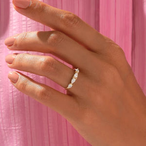 Anillo Delicado con Diamante en Forma de Pera en Oro Amarillo de 10K, Diseño Elegante y Moderno para Uso Diario, Regalo para Mujer - Product Image 4