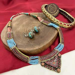 Collier de perles de style tribal de luxe fabriqués à la main et ensemble de boucles d'oreilles ensemble de collier avec boucles d'oreilles pour cadeau de fête pour les femmes - Product Image 6