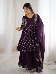 Partie Porter Haut-Bas Et Dupatta Avec Broderie Séquence Travail - Product Image 3