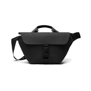 Bolsa de Mano Promocional Sostenible VINGA Baltimore RCS con Correa para el Hombro y Diseño Elegante - Product Image 1