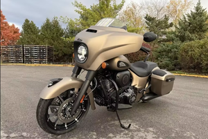 Motocicleta Indian Chieftain Dark Horse con Paquete de Audio Powerband, Color Sandstone, en Venta - Product Image 2