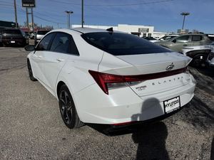 Hyundai Elantra Limited 2021, Tracción Delantera, Gasolina/Eléctrico, Transmisión Automática, Motor de 4L, Asientos de Cuero, Interior Oscuro, R16 Traseros - Product Image 6