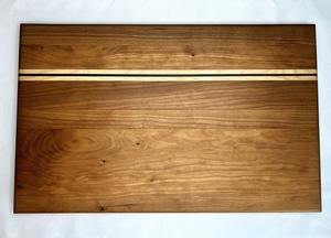 Planche à découper ronde en bois brun avec poignées métalliques, design élégant, décoration, ustensiles de cuisine élégants - Product Image 6