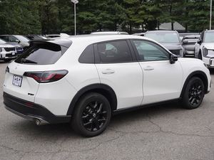 Clean White 2024 Honda H R V Sport AWD Usado con ruedas de aleación Asientos de cuero Sistema de navegación Arranque remoto Android Auto Sunroof - Product Image 2