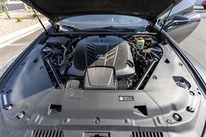 Lexus LC 500 2018 Usado en Buen Estado, Paquete Deportivo con Techo de Carbono, Motor V8 de 5.0 Litros, Interior Rojo R-ioja - Product Image 6