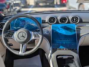 Mercedes-Benz Clase C Sedán C 300 2026, Listo para Enviar - Product Image 2