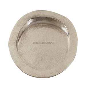 Plateau de service rond en argent élégant avec finition texturée et design moderne, parfait pour l'hébergement et la décoration intérieure élégante - Product Image 1