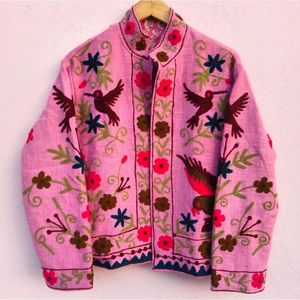 Veste matelassée chic pour femme avec broderie Suzani, légère et professionnelle, col mandarin élégant, tissée pour le printemps - Product Image 5