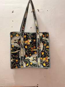 Sacs matelassés kantha imprimés en coton sur mesure avec des tissus imprimés 100% coton pour les magasins d'accessoires de mode pour la revente - Product Image 5