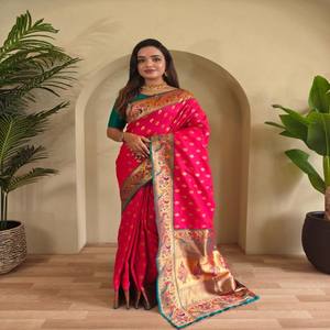Sari traditionnel en soie Paithani VASTRA COTTAGE avec Butti Meenakari, pallu riche en contraste et élégant chemisier de créateur contrasté - Product Image 5