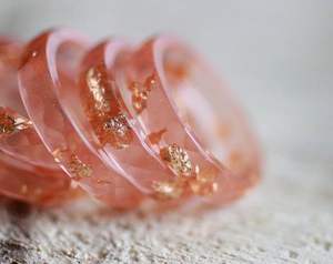 Bracelet à la mode de bracelet acrylique carré large irrégulier multicolore éblouissant exagéré disponible - Product Image 4