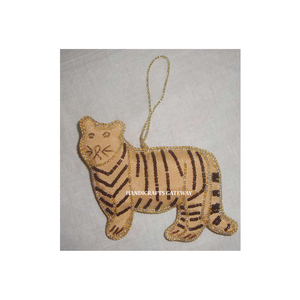 Tigre forme à la main Zari broderie arbre de noël suspendu ornement tissu matériel doré et noir couleur utilisé Festivals décor - Product Image 1