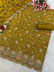 Costume Salwar de créateur de qualité supérieure pour femmes Vêtements ethniques traditionnels disponibles à des prix abordables en provenance d'Inde - Product Image 6