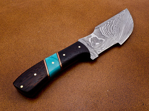 Cuchillo rastreador de Damasco personalizable con patrón retorcido Mango de madera africano Wangi Funda de cuero - Product Image 6