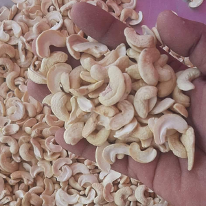 ผู้จัดจำหน่ายที่เชื่อถือได้ ถั่วและเมล็ดพืช เม็ดมะม่วงหิมพานต์ WS LP SP คัชชู คัชชูแตก SANTIGO MOQ ต่ำ บรรจุภัณฑ์ตามสั่ง - Product Image 1