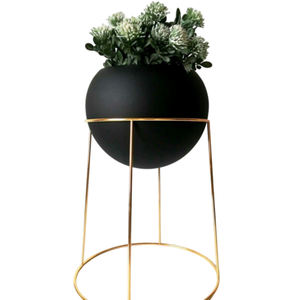 ชุดหม้อต้นไม้ทรงกลม 2 ชิ้นที่มีสีโลหะสีทองและสีดําสามารถใช้ในห้องนอนสวนกลางแจ้งและห้องนั่งเล่นของคุณจํานวนมาก - Product Image 2