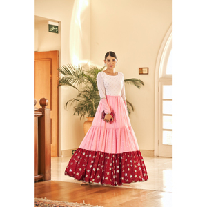 El último Vestido largo de seda Anarkali para mujer, estampado de papel de aluminio, trabajo, fiestas de boda, sesiones de fotos previas a la boda, calidad de exportación, venta al por mayor India - Product Image 1