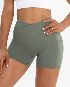 Pantalones cortos de yoga elásticos de poliéster 100% para gimnasio activo de cintura acanalada de alta moda para mujeres con bolsillos laterales - Product Image 6