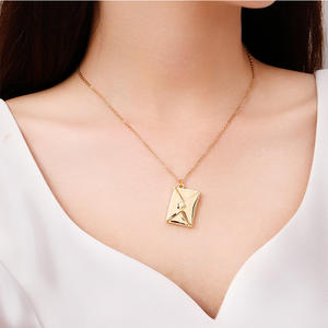 18K chapado en oro impermeable personalizado regalo carta colgante corazón medallón collar - Product Image 5