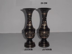 Florero de latón hecho a mano Artículo de decoración artística para el hogar de primera calidad Ideal para eventos de boda y decoración festiva - Product Image 4