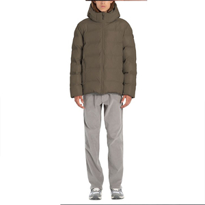 Veste matelassée thermique conçue pour les voyages d'hiver avec une isolation douce, des coutures durables et un port confortable - Product Image 1