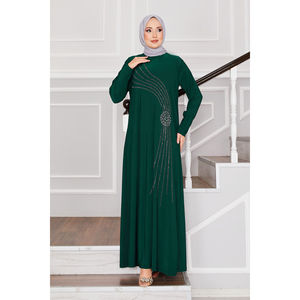 Elegante Vestido Hijab A-Line Color Verde Esmeralda con Cuello Alto y Detalles de Pedrería, Elemento de Moda Sencillo - Product Image 4
