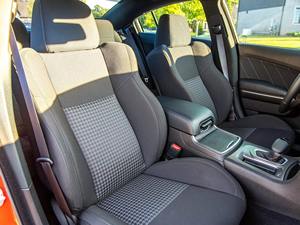 Chrysler 2023 con Tracción en las Cuatro Ruedas, Asientos de Cuero, Bajo Kilometraje, Caja de Cambios Automática, Volante a la Izquierda, Gasolina, Techo Panorámico - Product Image 5