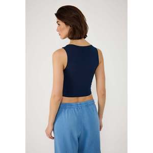 Top Corto sin Mangas con Cuello Redondo - Product Image 5