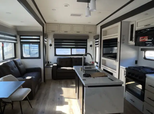 2025 2024 2026 S-t-a-r-c-r-a-f-t Solstice S-u-p-e-r L-i-t-e 28TSI Rvs Camper Motorhomes Travel Trailer - Product Image 2