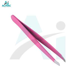 คีมหนีบช่างตัดผมสีชมพูระดับพรีเมียมพร้อมปลายเอียงสำหรับการแต่งคิ้วและการตัดแต่งขนทำจากเหล็กเกรดผ่าตัด - Product Image 1