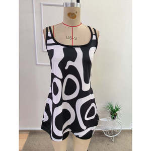 Conjunto de Dos Piezas para Mujer, Blusa con Tirantes y Cuello Redondo con Estampado Scuba y Leggings, 36875 - Negro - Product Image 4