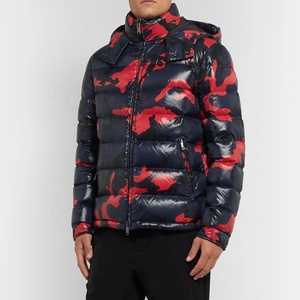 Chaqueta acolchada con capucha para exteriores de camuflaje frontal de poliéster con relleno grueso de invierno de alta calidad personalizada impermeable a prueba de viento para hombres - Product Image 2