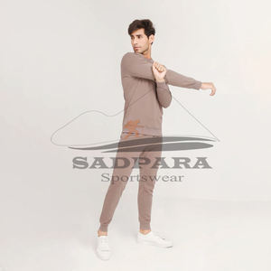 Conjunto de sudadera y pantalones de chándal unisex de algodón con capucha, chándal personalizado de dos piezas, patrón sólido para primavera - Product Image 5