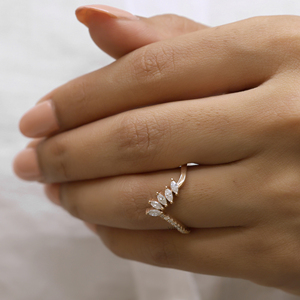 แหวนพลอยเพชรทรงกลมตัดอย่างยอดเยี่ยมอาร์ตเดคโคมงกุฏสำหรับงานแต่งงาน Band-14K ชุบทองรูปตัววีดีไซน์รูปตัววี - Product Image 3