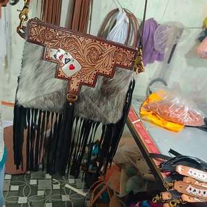Sac bandoulière en cuir de vache véritable bohème fait main avec des cartes d'as, automne, personnalisé, en stock, pompon, Inde, vente en gros - Product Image 2