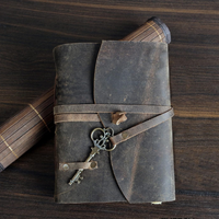 Carnet en cuir marron vintage fait main, couverture souple à bords festonnés multicolores, reliure thermique, boucle pour stylo en bois, fermeture avec sangle pour clés
